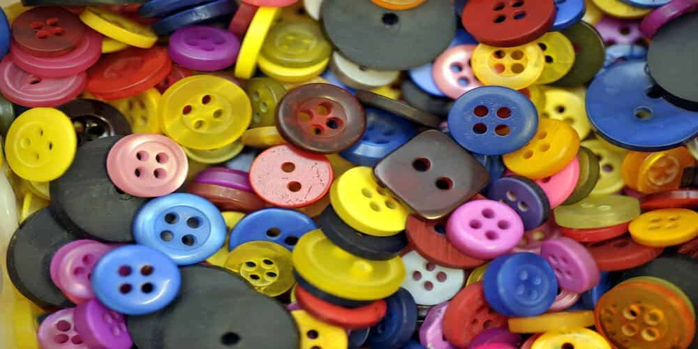 A Detailed Guide About Making Process of Plastic Buttons