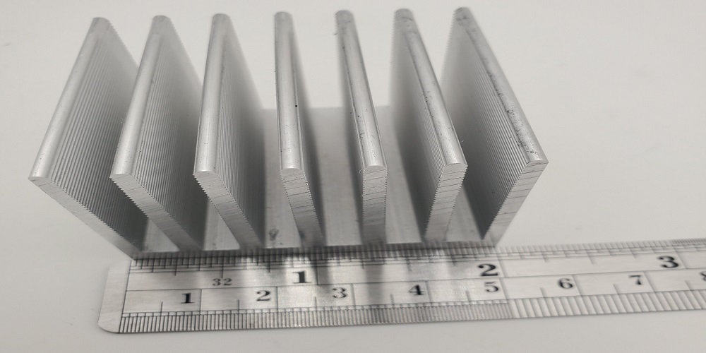 How does an aluminum extrusion heat sink works?